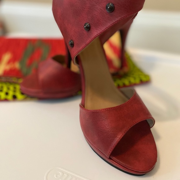 Dress Sandals - Picture 3 of 3